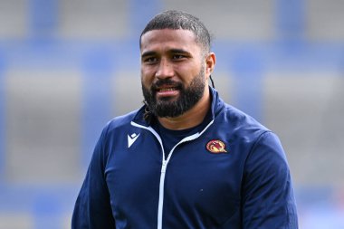 Katalan Ejderhaları 'ndan Chris Satae, 30 Mart 202' de İngiltere 'nin Warrington kentindeki Halliwell Jones Stadyumu' nda oynanan Warrington Wolves - Catalans Dragons maçında Betfred Süper Ligi 'nden önce geldi.