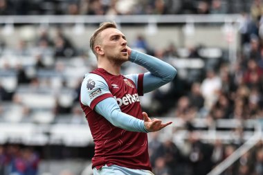 West Ham United takımından Jarrod Bowen, 30 Mart 202 'de St. James' s Park, Newcastle, İngiltere 'de oynanan Premier League maçı Newcastle United - West Ham United maçında 1-3 kazanma golünü kutluyor.