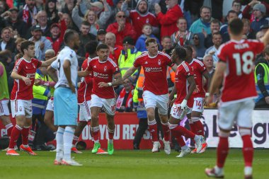 Nottingham Ormanı 'ndan Chris Wood, 30 Mart 202' de İngiltere 'nin Nottingham kentinde oynanan Premier League maçında Nottingham Forest' a karşı Crystal Palace maçında 1-1 'lik galibiyetini kutluyor.