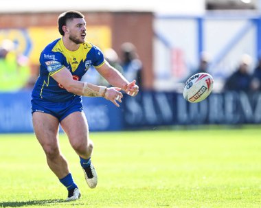 Warrington Wolves 'dan Danny Walker, 30 Mart 202' de İngiltere 'nin Warrington kentinde oynanan Betfred Süper Lig karşılaşmasında topu geçti.