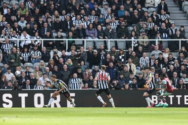 Mohammed Kudus of West Ham United scores to make it 1-2 during the Premier League match Newcastle United vs West Ham United at St. James's Park, Newcastle, United Kingdom, 30th March 202