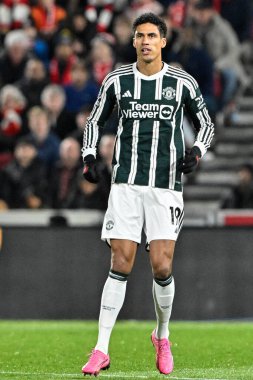 Manchester United 'dan Raphal Varane Premier League karşılaşmasında Brentford Manchester United' a karşı Gtech Community Stadyumu, Londra, İngiltere, 30 Mart 2024