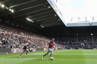 James Ward-Prowse of West Ham United with the ball during the Premier League match Newcastle United vs West Ham United at St. James's Park, Newcastle, United Kingdom, 30th March 202 clipart