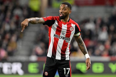 Brentford 'dan Ivan Toney, 30 Mart 202' de Londra 'daki Gtech Community Stadyumu' nda oynanan Premier League maçında takım talimatlarını veriyor.