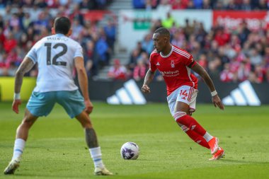 Nottingham Ormanı 'ndan Callum Hudson-Odoi, 30 Mart 202' de İngiltere 'nin Nottingham şehrinde oynanan Premier League maçı sırasında Nottingham Forest' a karşı Crystal Palace maçında topu aldı.