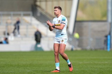 Exeter Chiefs 'ten Henry Slade 31 Mart 202' de İngiltere 'nin Eccles kentindeki Salford Community Stadyumu' nda Gallagher Premiership maçında Satış Köpekbalıkları ve Exeter Chiefs maçında cesaret verdi.