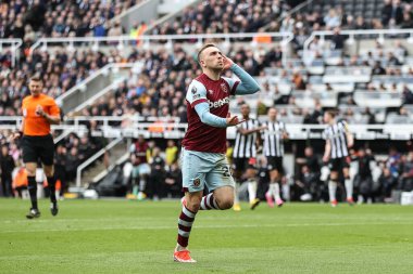 West Ham United takımından Jarrod Bowen, 30 Mart 202 'de St. James' s Park, Newcastle, İngiltere 'de oynanan Premier League maçı Newcastle United - West Ham United maçında 1-3 kazanma golünü kutluyor.
