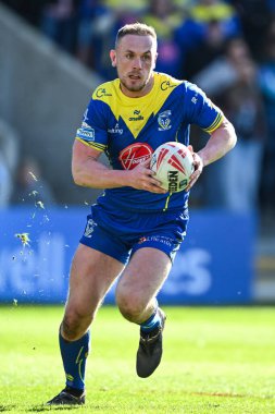 Warrington Wolves 'tan Ben Currie, 30 Mart 202' de İngiltere 'nin Warrington şehrindeki Halliwell Jones Stadyumu' nda oynanan Warrington Wolves - Catalans Dragons maçında ilk hamlesini yaptı.