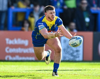 Warrington Wolves 'dan Danny Walker, 30 Mart 202' de İngiltere 'nin Warrington kentinde oynanan Betfred Süper Lig karşılaşmasında topu geçti.