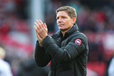 Kristal Saray 'ın Oliver Glasner teknik direktörü, Premier League maçından sonra Nottingham Forest' a karşı Crystal Palace City Ground, Nottingham, İngiltere 'de oynanan 30 Mart 202 karşılaşmasında gezgin taraftarları alkışlıyor.