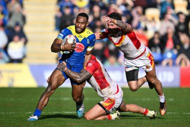Warrington Wolves takımından Rodrick Tai, 30 Mart 202 'de Warliwell Jones Stadyumu' nda oynanan Betfred Süper Ligi karşılaşmasında Katalan Ejderhaları 'ndan Tariq Sims tarafından yenildi.