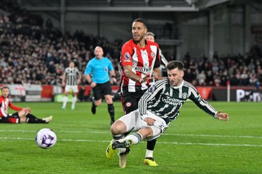 Manchester United 'dan Mason Mount, Premier League maçı Brentford Manchester United ile 30 Mart 202' de Londra 'daki Gtech Community Stadyumu' nda oynanan maçta topu 0-1 Manchester United 'a attı.