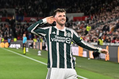 Manchester United takımından Mason Mount, 30 Mart 202 'de Londra' daki Gtech Community Stadyumu 'nda oynanan Premier League karşılaşmasında 0-1' lik galibiyetini kutluyor.