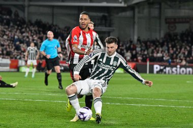 Manchester United 'dan Mason Mount, Premier League maçı Brentford Manchester United ile 30 Mart 202' de Londra 'daki Gtech Community Stadyumu' nda oynanan maçta topu 0-1 Manchester United 'a attı.