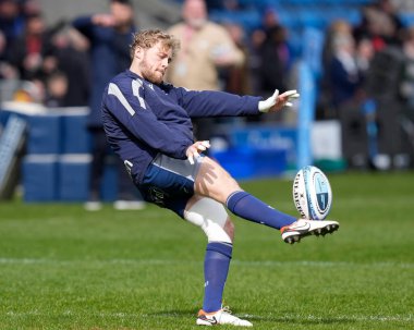 Satış Köpekbalıkları 'ndan Gus Warr, 31 Mart 202' de Salford Community Stadyumu 'nda Gallagher Premiership maçından önce ısınıyor.