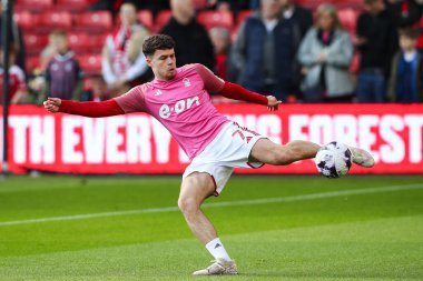 Nottingham Ormanı 'ndan Neco Williams 30 Mart 202' de İngiltere 'nin Nottingham kentinde oynanan Premier League maçı öncesinde Nottingham Forest' a karşı Crystal Palace maçında ısındı.