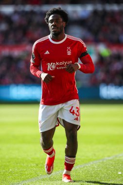 Nottingham Ormanı 'ndan Ola Aina, 30 Mart 202' de Nottingham Forest 'a karşı City Ground, Nottingham, İngiltere' de oynanan Premier League maçı sırasında görev başında.