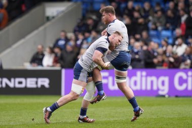 Satış Köpekbalıkları 'ndan Jean-Luc Du Preez ve Satış Köpekbalıkları' ndan Cobus Wiese, 31 Mart 202 'de Salford Topluluğu Stadyumu' nda Gallagher Premiership maçından önce ısındılar.