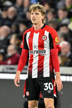 Brentford 'dan Mads Roerslev Premier League maçı sırasında Brentford Manchester United' a karşı Gtech Community Stadyumu, Londra, Birleşik Krallık, 30 Mart 202