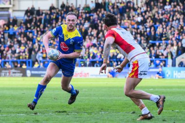 Warrington Wolves 'tan Ben Currie, 30 Mart 202' de İngiltere 'nin Warrington şehrindeki Halliwell Jones Stadyumu' nda oynanan Warrington Wolves - Catalans Dragons maçında ilk hamlesini yaptı.