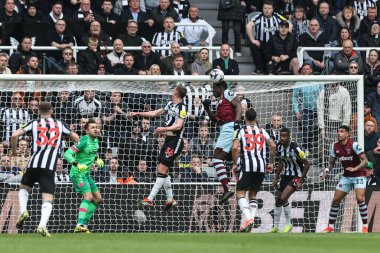 West Ham United takımından Kurt Zouma, 30 Mart 202 'de St. James' s Park, Newcastle 'da oynanan Premier League karşılaşmasında liderliği devraldı.