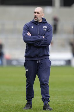 Satış Köpekbalığı Rugby Direktörü Alex Sanderson 31 Mart 202 'de Salford Community Stadyumu' nda Gallagher Premiership maçından önce ısınıyor.