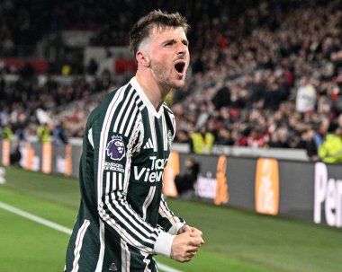 Manchester United takımından Mason Mount, 30 Mart 202 'de Londra' daki Gtech Community Stadyumu 'nda oynanan Premier League karşılaşmasında 0-1' lik galibiyetini kutluyor.