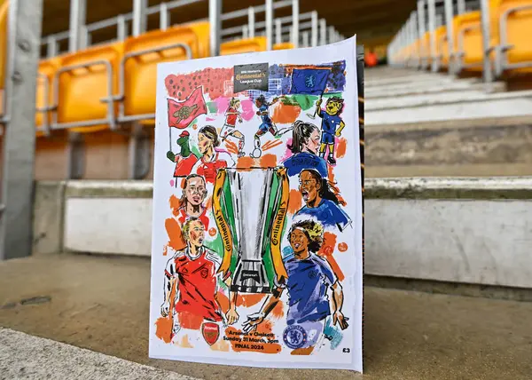 Molineux 'nun tribünlerindeki maç günü programı 31 Mart 202' de İngiltere 'nin Molineux kentinde oynanan FA Kadınlar Ligi final maçı Arsenal Women-Chelsea FC Women maçının önünde.