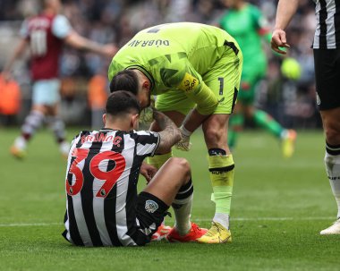 Newcastle United 'dan Martin Dbravka Newcastle United' tan Bruno Guimares 'i son düdük çaldıktan sonra 1-3' ten geri dönerek Premier Lig maçı Newcastle United - West Ham United maçında St. James Park 'ta 4-3 yendi.