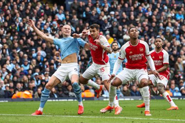 Manchester City 'den Erling Haaland ve Arsenal' den Jakub Kiwior Premier Lig karşılaşması sırasında Etihad Stadyumu 'nda 31 Mart 202 tarihinde karşı karşıya geldiler.