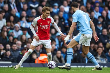 Arsenal 'den Martin degaard, Manchester City - Etihad Stadyumu' nda oynanan Premier League maçı sırasında Manchester City - Arsenal maçında 31 Mart 2024 'te Manchester City ile karşı karşıya geldi.