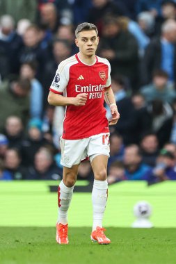 Premier Lig karşılaşmasında Arsenal 'den Leandro Trossard Manchester City, Manchester Stadyumu' nda Arsenal 'e karşı 31 Mart 202