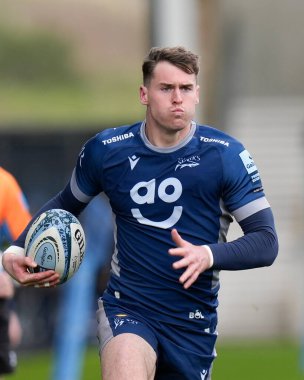 Satış Köpekbalıkları 'ndan Tom Roebuck 31 Mart 202' de Salford Community Stadyumu 'nda Gallagher Premiership maçında topla koşuyor.