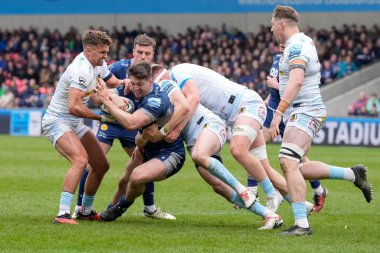 Satış Köpekbalıkları 'ndan Ben Curry 31 Mart 202' de Salford Community Stadyumu 'nda Gallagher Premiership maçında Exeter Chiefs' in savunmasında yarışıyor.