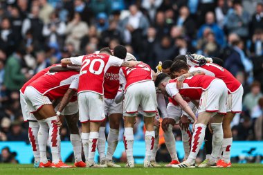 Arsenal takımı Premier Lig maçının ikinci yarısından önce Etihad Stadyumu 'nda Manchester City Arsenal' e karşı 31 Mart 202 'de toplandı.