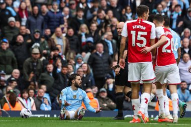 Manchester City 'den Bernardo Silva, 31 Mart 202' de Etihad Stadyumu 'nda oynanan Premier League maçında faul yapılmasına tepki gösterdi.
