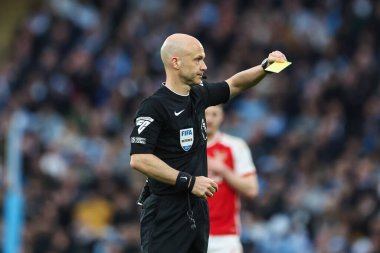 Hakem Anthony Taylor, İngiltere Etihad Stadyumu 'nda oynanan Premier League maçında Gabriel Jesus' a sarı kart verdi.