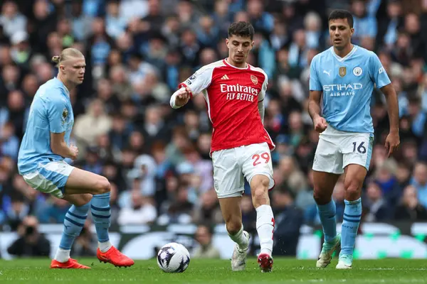Kai Havertz Vom Arsenal Gibt Den Ball Während Des Premier — Stockfoto