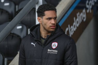Barnsley 'den Jon Russell, 1 Nisan 202' de İngiltere 'nin başkenti Trent' te oynanan Pirelli Stadyumu 'nda oynanan Burton Albion-Barnsley maçında sahaya çıktı.