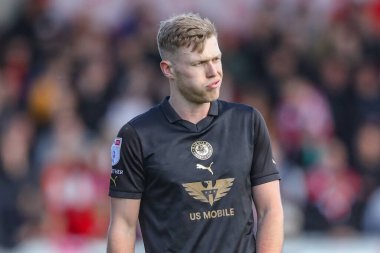 Barnsley 'den Sam Cosgrove, 1 Nisan 202' de İngiltere 'nin Trent kentindeki Pirelli Stadyumu' nda Burton Albion 'a karşı oynanan Sky Bet 1 karşılaşmasında tepki gösterdi.