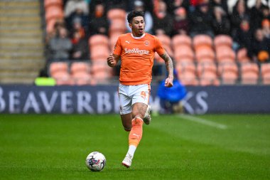 Blackpool 'dan Jordan Lawrence-Gabriel, 1 Nisan 202' de Bloomfield Road, Blackpool 'da oynanan Blackpool-Wycombe Wanderers maçında topa vuruyor.