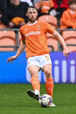 Blackpool takımından Matthew Pennington, 1 Nisan 202 'de Bloomfield Road, Blackpool' da Blackpool-Wycombe Wanderers maçında