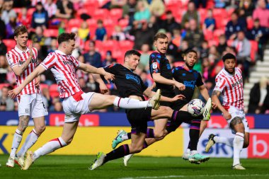 Huddersfield Town 'dan Matty Pearson 1 Nisan 202' de Stoke City, Bet365 Stadyumu 'nda Huddersfield Town' a karşı oynanan Gökyüzü İddia Şampiyonası maçında haçı kutuya soktu.