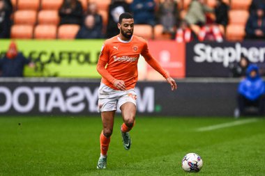 Blackpool 'dan CJ Hamilton, 1 Nisan 202' de Bloomfield Road, Blackpool 'da oynanan Blackpool-Wycombe Wanderers maçında topa vuruyor.