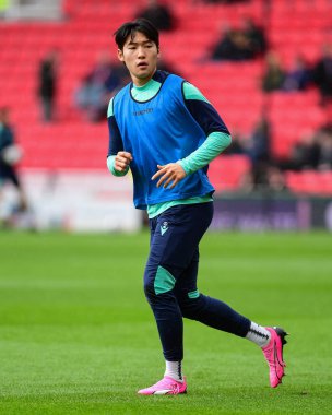 Stoke City 'den Bae Jun-Ho, Stoke City' nin 1 Nisan 202 'de Bet365 Stadyumu' nda Huddersfield Town 'a karşı oynadığı Gökyüzü İddia Şampiyonası maçında ısınıyor.