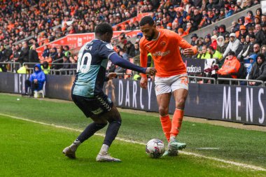 Blackpool takımından CJ Hamilton 1 Nisan 202 'de Bloomfield Road, Blackpool' da Blackpool-Wycombe Wanderers maçında