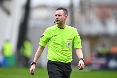 Hakem Ross Joyce Sky Bet Ligi 1 karşılaşmasında Blackpool-Wycombe Wanderers maçı, Bloomfield Road, Blackpool, İngiltere, 1 Nisan 202