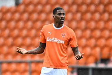 Blackpool 'dan Marvin Ekpiteta, 1 Nisan 202' de Bloomfield Road, Blackpool 'da oynanan Blackpool-Wycombe Wanderers maçında aldığı karara tepki gösterdi.