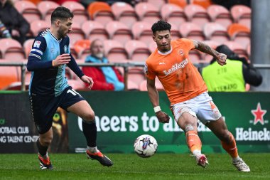 Blackpool 'dan Jordan Lawrence-Gabriel, 1 Nisan 202' de Bloomfield Road, Blackpool 'da Blackpool-Wycombe Wanderers maçında sahada.