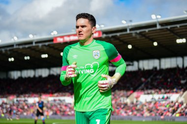 Huddersfield Town 'dan Lee Nicholls 1 Nisan 202' de Stoke City, Bet365 Stadyumu 'nda Huddersfield Town' a karşı oynanan Gökyüzü İddia Şampiyonası maçında